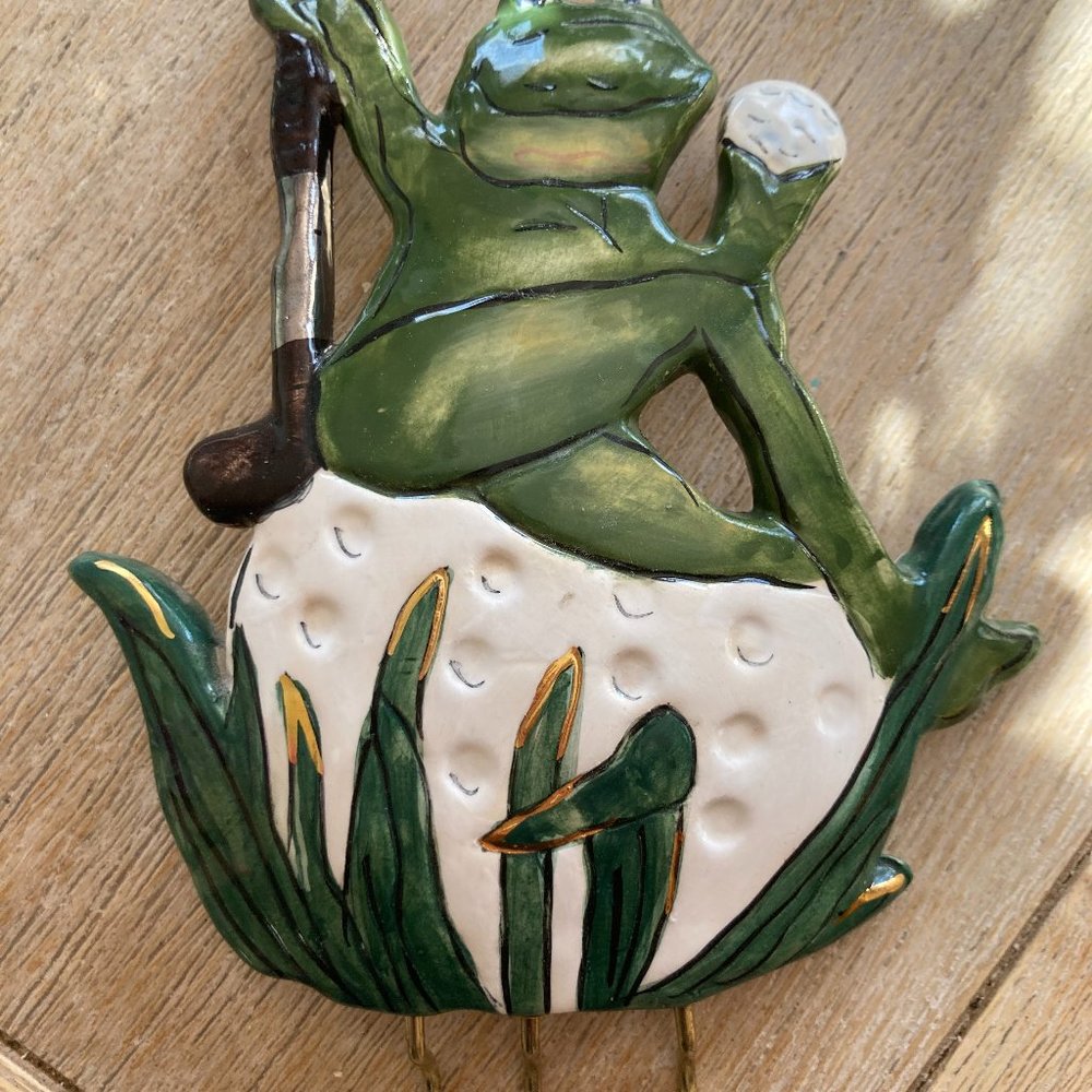 Blue Sky clayworks by Heather Goldminc frog sitting on golf ball key holder 2003